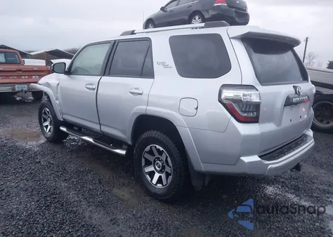 2018 Toyota 4Runner Trd Off Road z USA, uszkodzony, nr VIN JTEBU5JR8J5582159